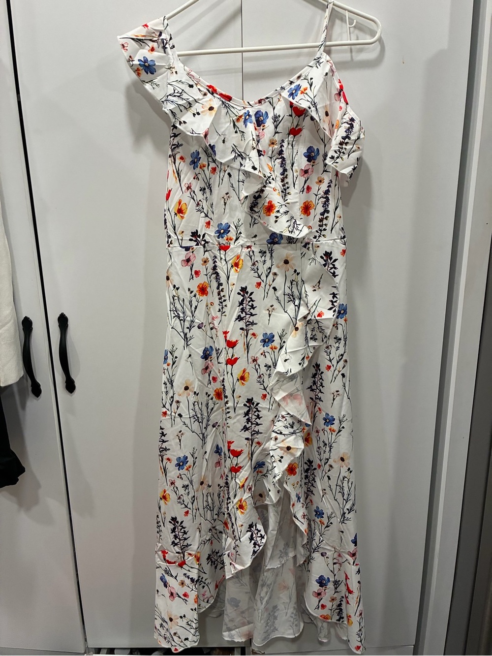 NWOT White Floral Ruffle Maxi Dress